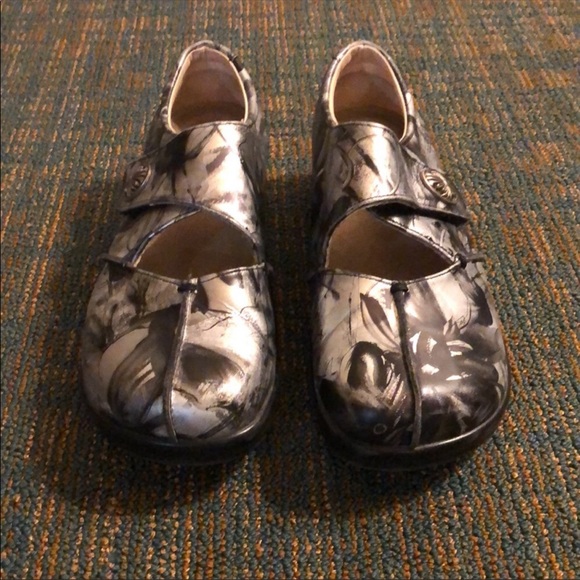 Alegria PG Lite Kaitlyn Black Patina Leather MaryJane Clog/Size: 37, (US 7/7.5) - Picture 2 of 11